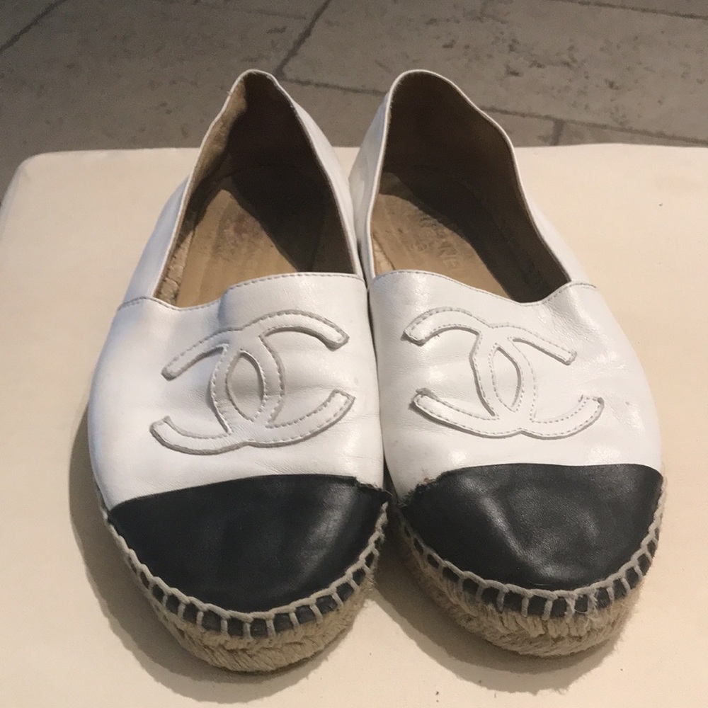 Chanel black/white Espadrilles lambskin leather Cc cap double flats